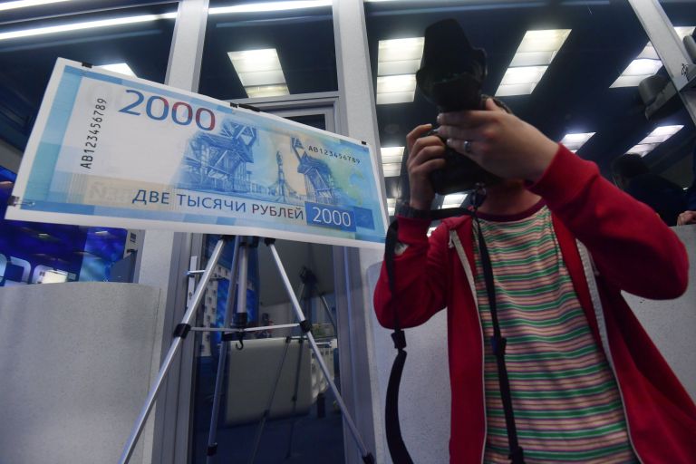 Презентация новых банкнот Банка России номиналом 200 и 2000 рублей в Москве Презентация новых банкнот Банка России номиналом 200 и 2000 рублей в Москве