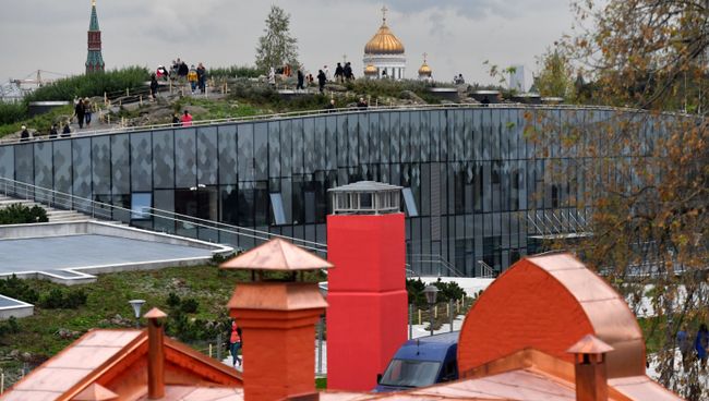 Посетители парка Зарядье в Москве Посетители парка Зарядье в Москве