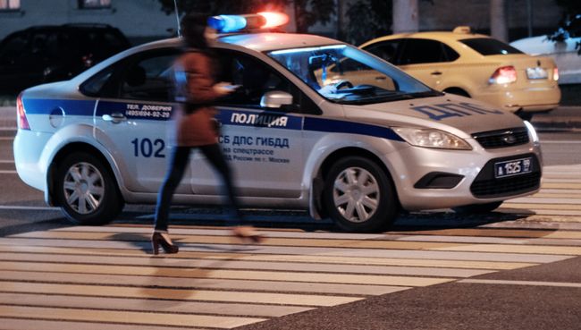 Автомобиль полиции на улице Москвы Автомобиль полиции на улице Москвы