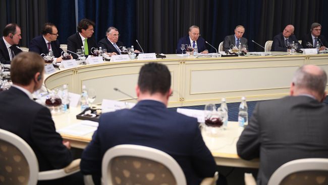Президент РФ Владимир Путин во время встречи с представителями деловых кругов Германии. 12 октября 2017