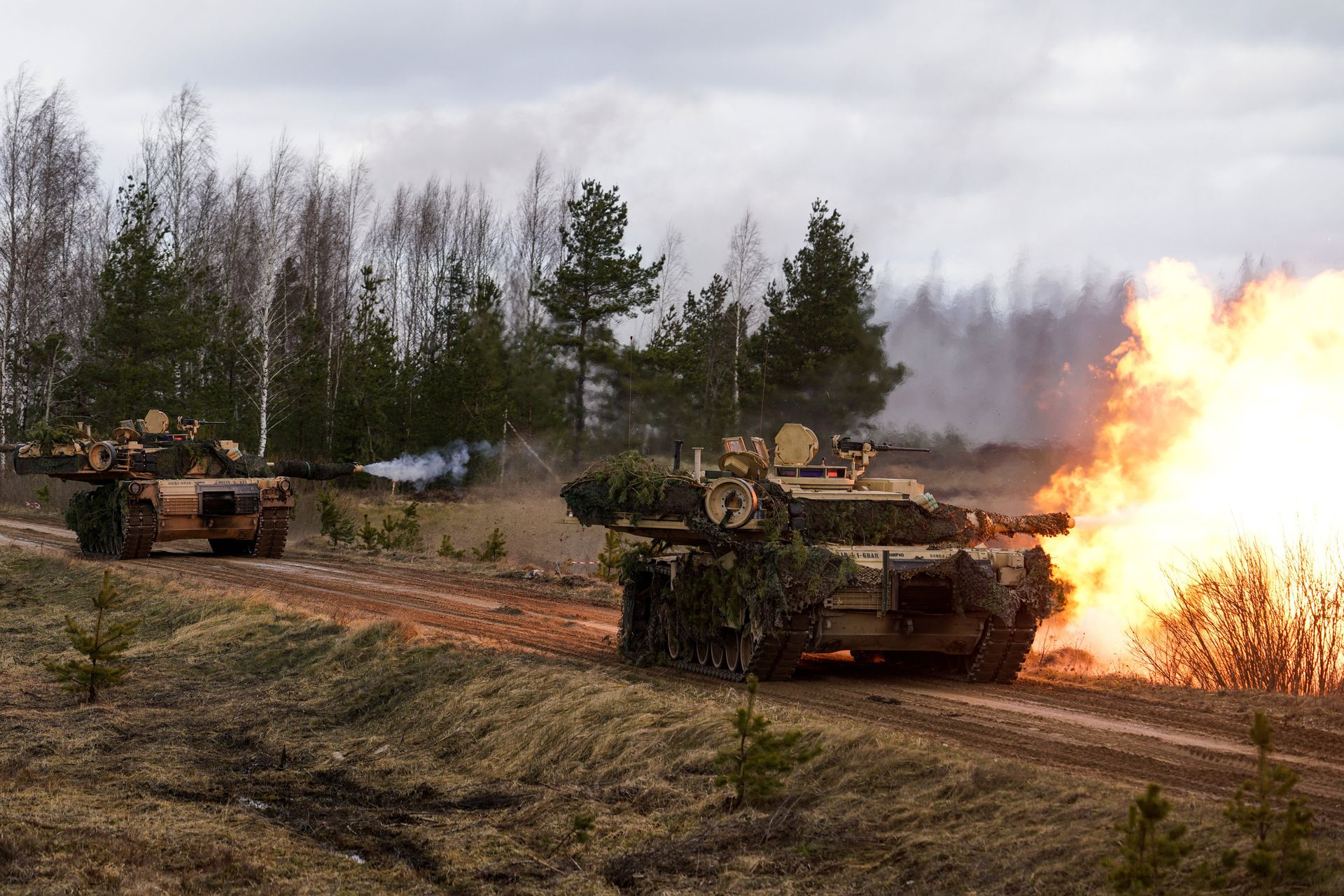 Танки M1 Abrams на международных военных учениях Summer Shield XIV в Латвии Танки M1 Abrams на международных военных учениях Summer Shield XIV в Латвии - РИА Новости, 1920, 21.02.2023