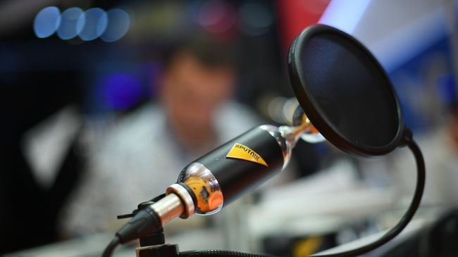 Микрофон в студии радио Sputnik. Архивное фото Микрофон в студии радио Sputnik. Архивное фото