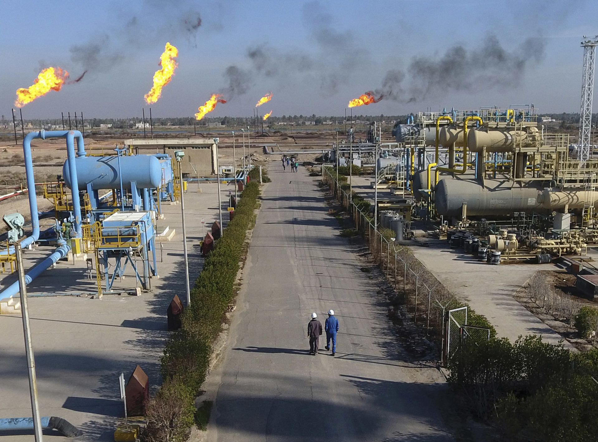 Нефтяной завод в Басре, Ирак Нефтяной завод в Басре, Ирак - РИА Новости, 1920, 13.04.2022