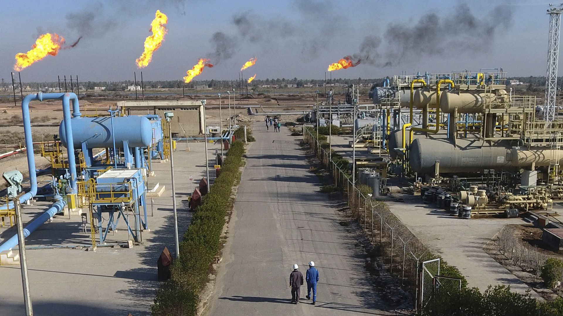Нефтяной завод в Басре, Ирак Нефтяной завод в Басре, Ирак - РИА Новости, 1920, 12.03.2026