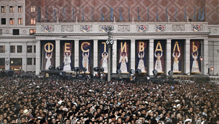 Открытие VI Всемирного Фестиваля молодежи и студентов в Москве 28 июля 1957 года Открытие VI Всемирного Фестиваля молодежи и студентов в Москве 28 июля 1957 года