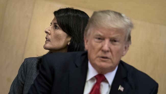 Постпред США при ООН Никки Хейли и президент США Дональд Трамп в штаб-квартире ООН. 18 сентября 2017 Постпред США при ООН Никки Хейли и президент США Дональд Трамп в штаб-квартире ООН. 18 сентября 2017
