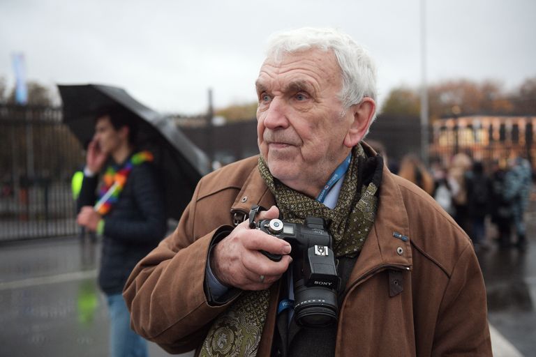 Юрий Анатольевич Кавер, бывший фотокорреспондент АПН, участник и автор знаменитого репортажа ВФМС 1957 года, на шествии ВФМС в Лужниках. 14 октября 2017 Юрий Анатольевич Кавер, бывший фотокорреспондент АПН, участник и автор знаменитого репортажа ВФМС 1957 года, на шествии ВФМС в Лужниках. 14 октября 2017