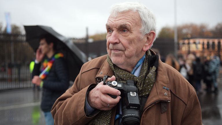 Юрий Анатольевич Кавер, бывший фотокорреспондент АПН, участник и автор знаменитого репортажа ВФМС 1957 года, на шествии ВФМС в Лужниках. 14 октября 2017 Юрий Анатольевич Кавер, бывший фотокорреспондент АПН, участник и автор знаменитого репортажа ВФМС 1957 года, на шествии ВФМС в Лужниках. 14 октября 2017
