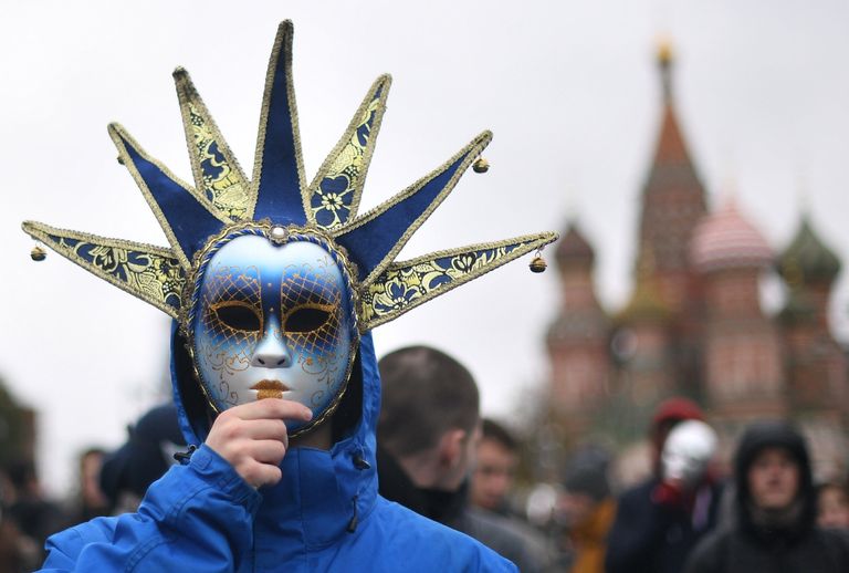 Участник карнавального шествия в Москве в рамках XIX Всемирного фестиваля молодежи и студенчества. 14 октября 2017 Участник карнавального шествия в Москве в рамках XIX Всемирного фестиваля молодежи и студенчества. 14 октября 2017