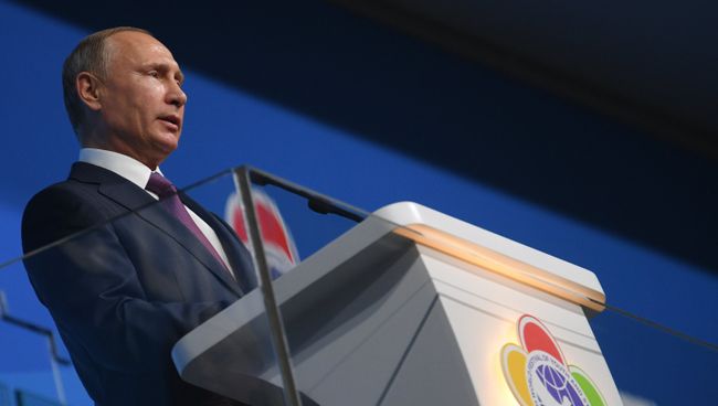 Президент РФ Владимир Путин выступает на торжественной церемонии открытия XIX Всемирного фестиваля молодежи и студентов в Сочи. 15 октября 2017 Президент РФ Владимир Путин выступает на торжественной церемонии открытия XIX Всемирного фестиваля молодежи и студентов в Сочи. 15 октября 2017