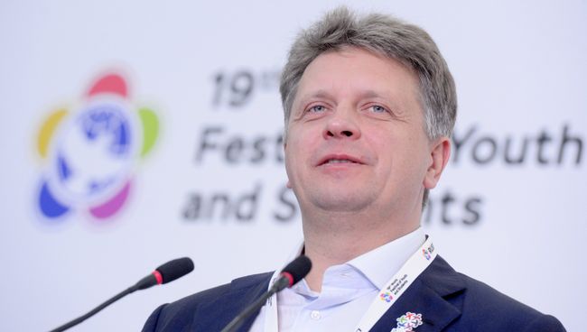 Министр транспорта РФ Максим Соколов выступает в рамках XIX Всемирного фестиваля молодежи и студентов в Сочи. 16 октября 2017 Министр транспорта РФ Максим Соколов выступает в рамках XIX Всемирного фестиваля молодежи и студентов в Сочи. 16 октября 2017