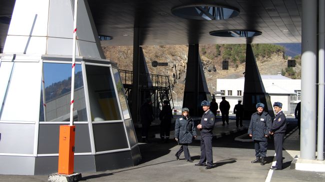 Автомобильный пункт пропуска Верхний Ларс на грузино-российской границе Автомобильный пункт пропуска Верхний Ларс на грузино-российской границе