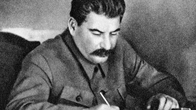 Иосиф Сталин в рабочем кабинете. Архивное фото Иосиф Сталин в рабочем кабинете. Архивное фото