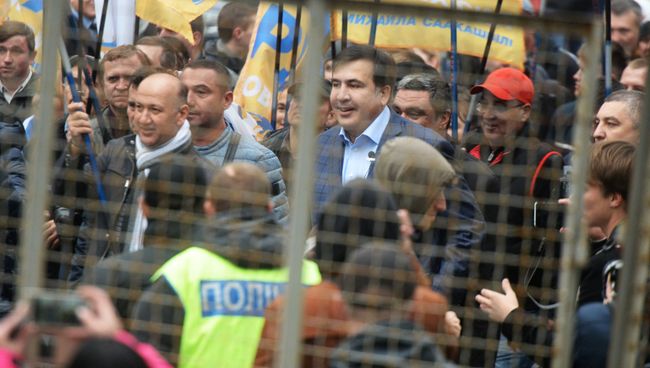 Бывший президент Грузии, экс-губернатор Одесской области Михаил Саакашвили на акции в поддержку политической реформы в Киеве. 17 октября 2017 Бывший президент Грузии, экс-губернатор Одесской области Михаил Саакашвили на акции в поддержку политической реформы в Киеве. 17 октября 2017