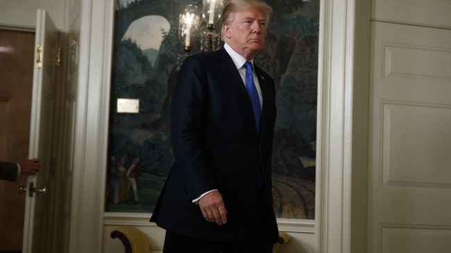 Президент США Дональд Трамп после заявления об Иране в Дипломатической комнате Белого дома в Вашингтоне, США. 13 октября 2017