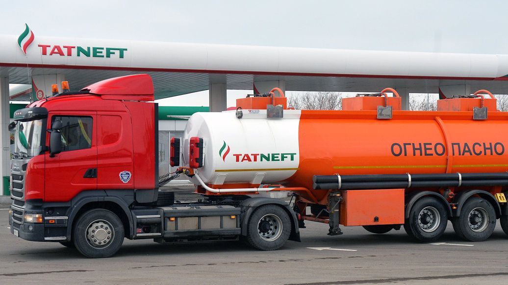 Бензовоз и АЗС компании Татнефть Бензовоз и АЗС компании Татнефть - РИА Новости, 1920, 05.04.2021