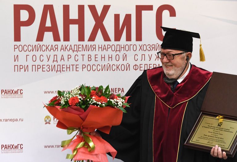Испанский политический деятель Педро Аграмунт на торжественной церемонии присвоения ему звания Почетного доктора Российской академии народного хозяйства и государственной службы. 17 октября 2017 Испанский политический деятель Педро Аграмунт на торжественной церемонии присвоения ему звания Почетного доктора Российской академии народного хозяйства и государственной службы. 17 октября 2017