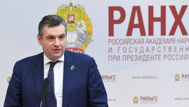 Председатель Комитета Государственный Думы РФ по международным делам Леонид Слуцкий на церемонии присвоение звания Почетный доктор РАНХиГС Педро Аграмунту. 17 октября 2017 Председатель Комитета Государственный Думы РФ по международным делам Леонид Слуцкий на церемонии присвоение звания Почетный доктор РАНХиГС Педро Аграмунту. 17 октября 2017