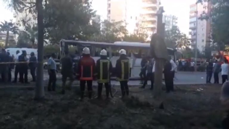 Ситуация на месте взрыва около автобуса в турецком Мерсин