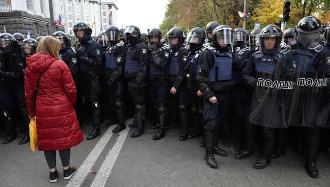 Акция протеста у здания Верховной рады Украины в Киеве
