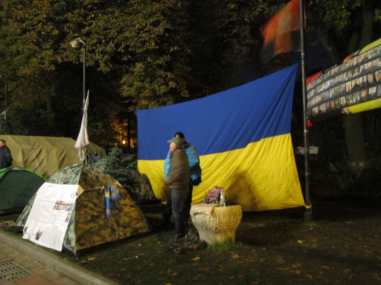 Палаточный лагерь возле здания Верховной рады в Киеве Палаточный лагерь возле здания Верховной рады в Киеве
