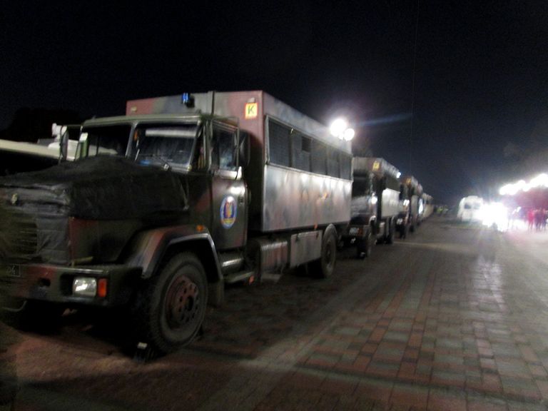 Автозаки возле здания Верховной рады в Киеве Автозаки возле здания Верховной рады в Киеве