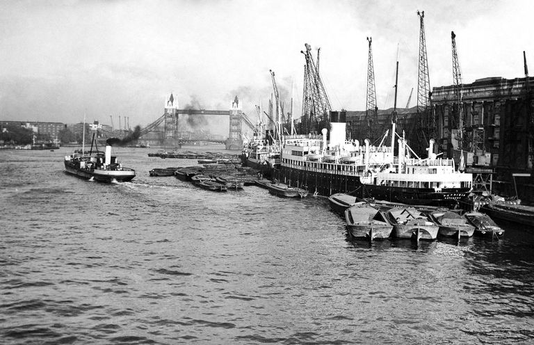 Торговые суда в Лондоне, 1939 год Торговые суда в Лондоне, 1939 год