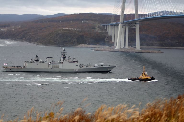 Фрегат ВМС Индии Саптура, прибывший во Владивосток для участия в международных российско-индийских межвидовых учениях Индра – 2017. 19 октября 2017 Фрегат ВМС Индии Саптура, прибывший во Владивосток для участия в международных российско-индийских межвидовых учениях Индра – 2017. 19 октября 2017