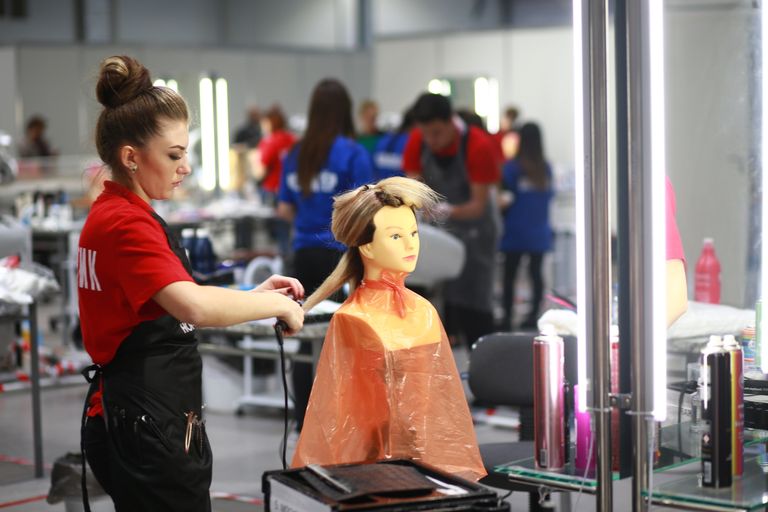 V Национальный чемпионат WorldSkills в Краснодаре. Соревнования в компетенции Парикмахерское искусство V Национальный чемпионат WorldSkills в Краснодаре. Соревнования в компетенции Парикмахерское искусство