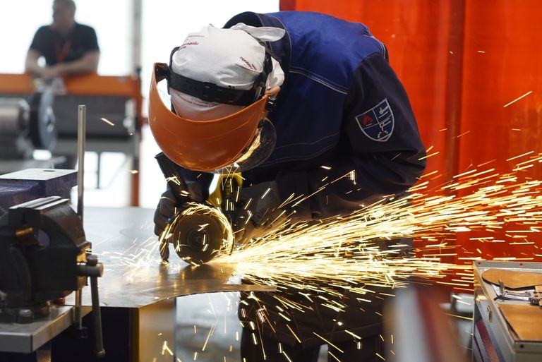 V Национальный чемпионат WorldSkills в Краснодаре. Соревнования в компетенции Кровельные работы по металлу V Национальный чемпионат WorldSkills в Краснодаре. Соревнования в компетенции Кровельные работы по металлу