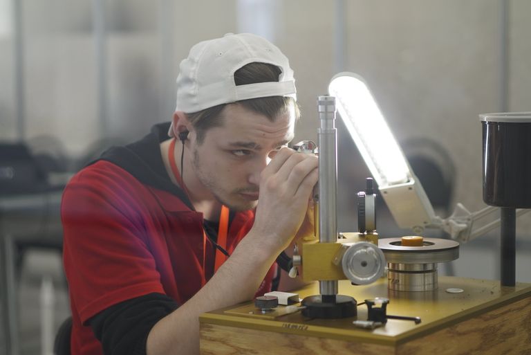 V Национальный чемпионат WorldSkills в Краснодаре. Соревнования в компетенции Ювелирное дело V Национальный чемпионат WorldSkills в Краснодаре. Соревнования в компетенции Ювелирное дело
