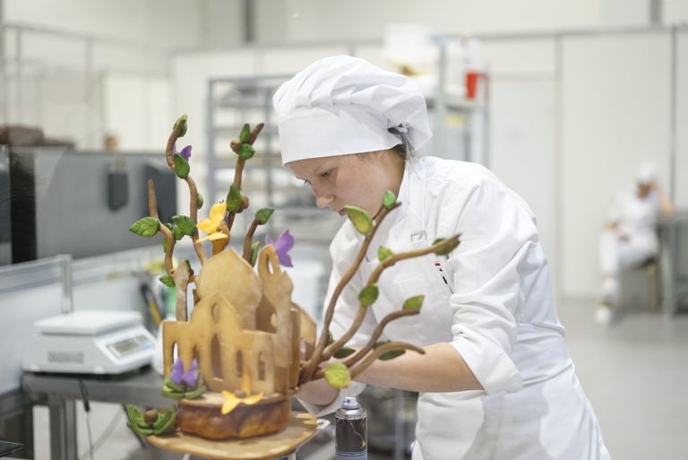 V Национальный чемпионат WorldSkills в Краснодаре. Соревнования в компетенции Кондитерское дело V Национальный чемпионат WorldSkills в Краснодаре. Соревнования в компетенции Кондитерское дело