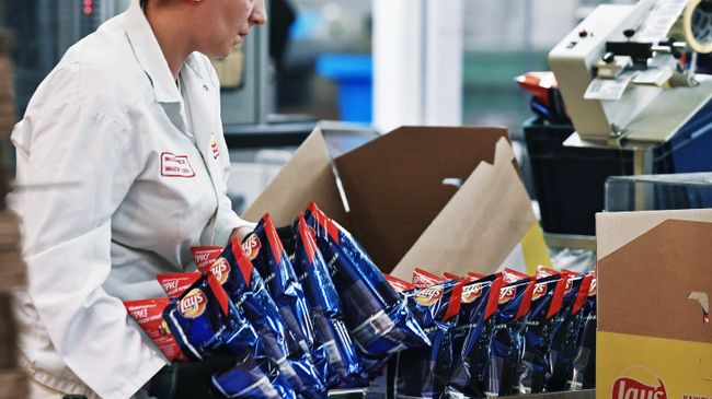 Сотрудница завода PepsiCo Сотрудница завода PepsiCo