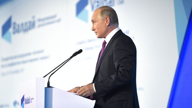 Президент РФ Владимир Путин выступает на итоговой сессии Международного дискуссионного клуба Валдай. 19 октября 2017