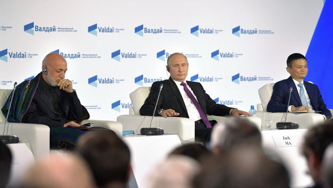 Владимир Путин принимает участие в итоговой пленарной сессии XIV ежегодного заседания Международного дискуссионного клуба Валдай. 19 октября 2017 Владимир Путин принимает участие в итоговой пленарной сессии XIV ежегодного заседания Международного дискуссионного клуба Валдай. 19 октября 2017