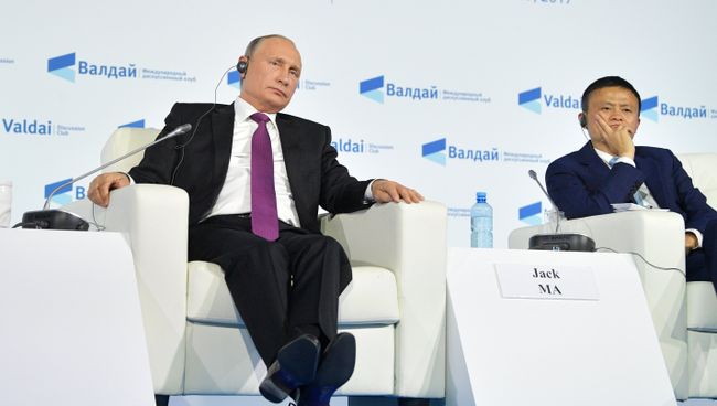 Президент РФ Владимир Путин принимает участие в итоговой сессии Международного дискуссионного клуба Валдай. 19 октября 2017 Президент РФ Владимир Путин принимает участие в итоговой сессии Международного дискуссионного клуба Валдай. 19 октября 2017