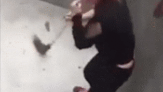 Девушка и крыса gif Девушка и крыса gif