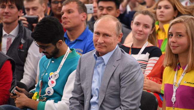 Президент РФ Владимир Путин посетил XIX Всемирный фестиваль молодежи и студентов. 21 октября 2017 Президент РФ Владимир Путин посетил XIX Всемирный фестиваль молодежи и студентов. 21 октября 2017