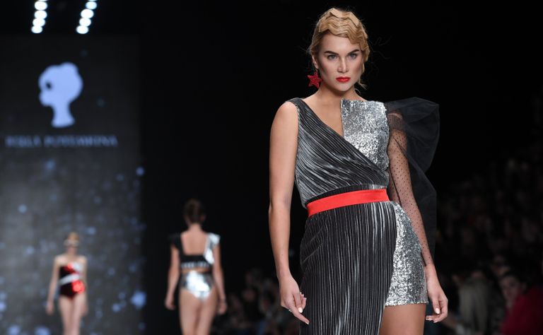 Новая коллекция дизайнера Bella Potemkina в рамках Mercedes-Benz Fashion Week Russia в Центральном выставочном зале Манеж в Москве. 21 октября 2017 Новая коллекция дизайнера Bella Potemkina в рамках Mercedes-Benz Fashion Week Russia в Центральном выставочном зале Манеж в Москве. 21 октября 2017