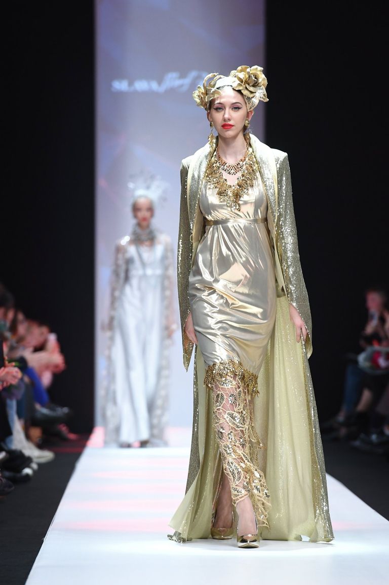 Показ новой коллекции дизайнера Славы Зайцева в рамках Mercedes-Benz Fashion Week Russia в Центральном выставочном зале Манеж в Москве Показ новой коллекции дизайнера Славы Зайцева в рамках Mercedes-Benz Fashion Week Russia в Центральном выставочном зале Манеж в Москве