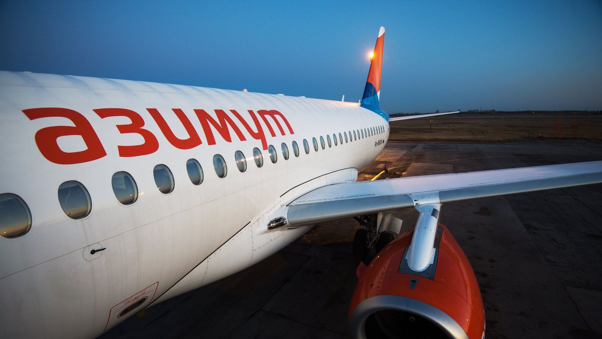 Самолет Sukhoi Superjet 100 новой авиакомпании Азимут Самолет Sukhoi Superjet 100 новой авиакомпании Азимут - РИА Новости, 1920, 02.03.2026