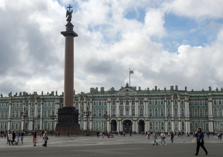 Дворцовая площадь и Зимний дворец в Санкт-Петербурге Дворцовая площадь и Зимний дворец в Санкт-Петербурге
