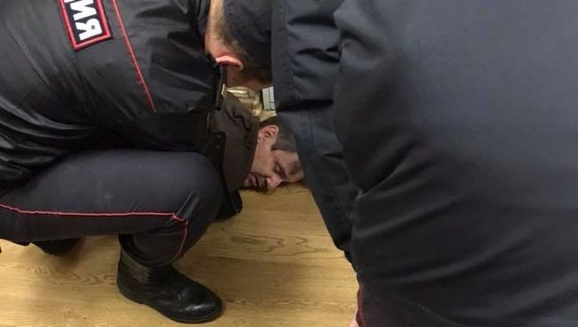 Задержание мужчины, напавшего на ведущую Эха Москвы Татьяну Фельгенгауэр Задержание мужчины, напавшего на ведущую Эха Москвы Татьяну Фельгенгауэр