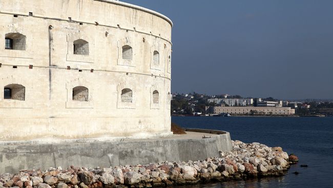 Константиновская батарея в Севастополе. Архивное фото Константиновская батарея в Севастополе. Архивное фото