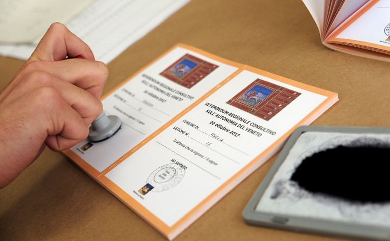 Бланки для голосования на референдуме в Италии Бланки для голосования на референдуме в Италии