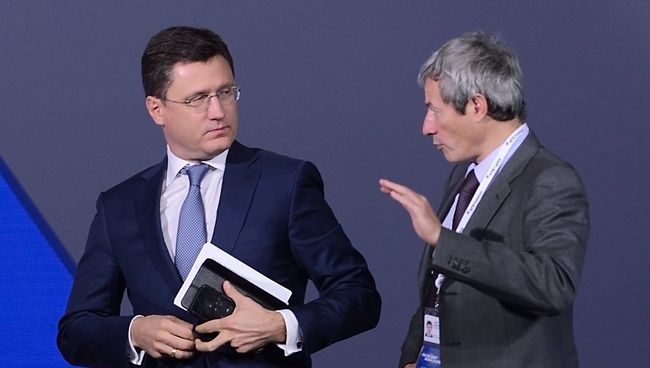 Министр энергетики РФ Александр Новак и предприниматель Вадим Мошкович на форуме ВТБ Капитал Россия зовет!. 24 октября 2017 Министр энергетики РФ Александр Новак и предприниматель Вадим Мошкович на форуме ВТБ Капитал Россия зовет!. 24 октября 2017