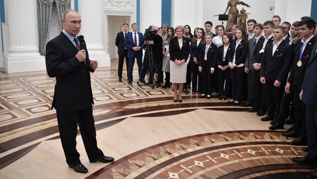 Президент РФ В. Путин провел встречу со сборной России по профмастерству по стандартам Вордскиллс Президент РФ В. Путин провел встречу со сборной России по профмастерству по стандартам Вордскиллс