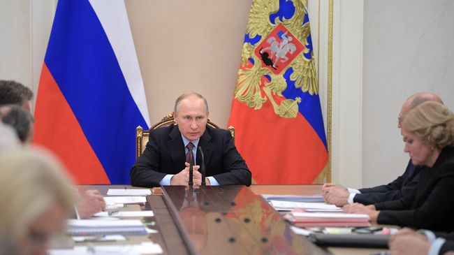 Президент Владимир Путин проводит совещание с членами правительства. 25 октября Президент Владимир Путин проводит совещание с членами правительства. 25 октября