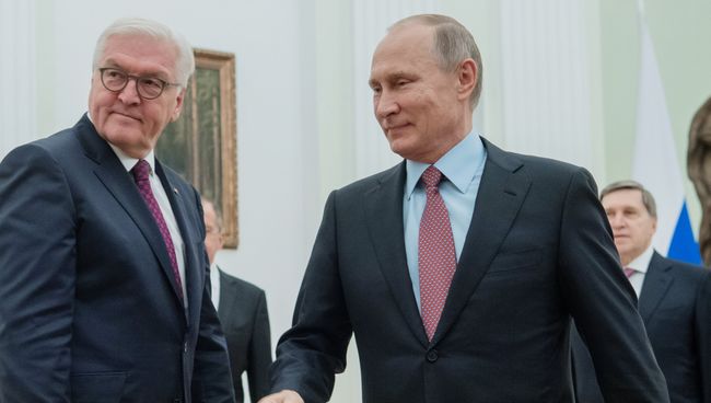 Владимир Путин и федеральный президент Федеративной Республики Германия Франк-Вальтер Штайнмайер во время встречи. 25 октября 2017