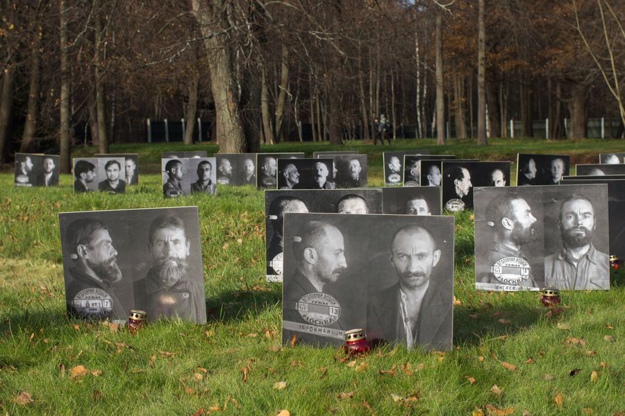 Фотографии людей, жертв политических репрессий, на Бутовском полигоне в Москве Фотографии людей, жертв политических репрессий, на Бутовском полигоне в Москве